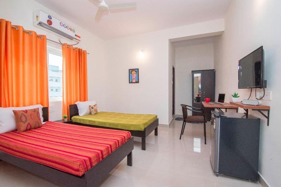 Buzz Quarter Hotel Hyderabad Exterior photo