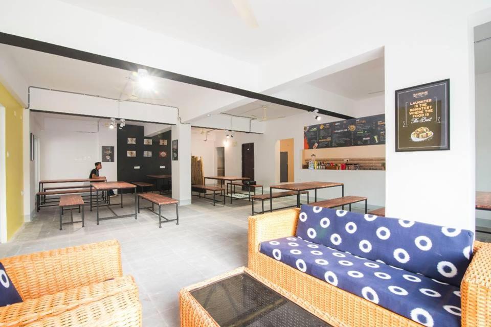 Buzz Quarter Hotel Hyderabad Exterior photo